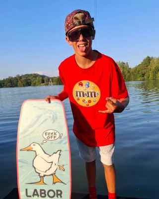 💣💥🦆"Welcome to Labor Wakeskate Team @kuba_dian ! Can’t wait to see your new tricks and crush it on the water!"🤟🛹🌊 🪿Rider...